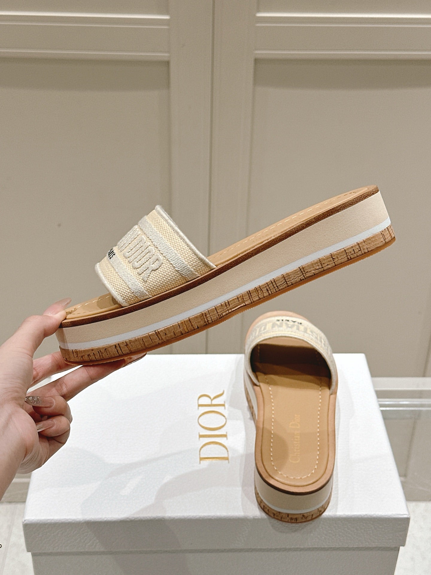 DWAY WEDGE SLIDES 45MM IN BEIGE FABRIC RAFFIA SOLE