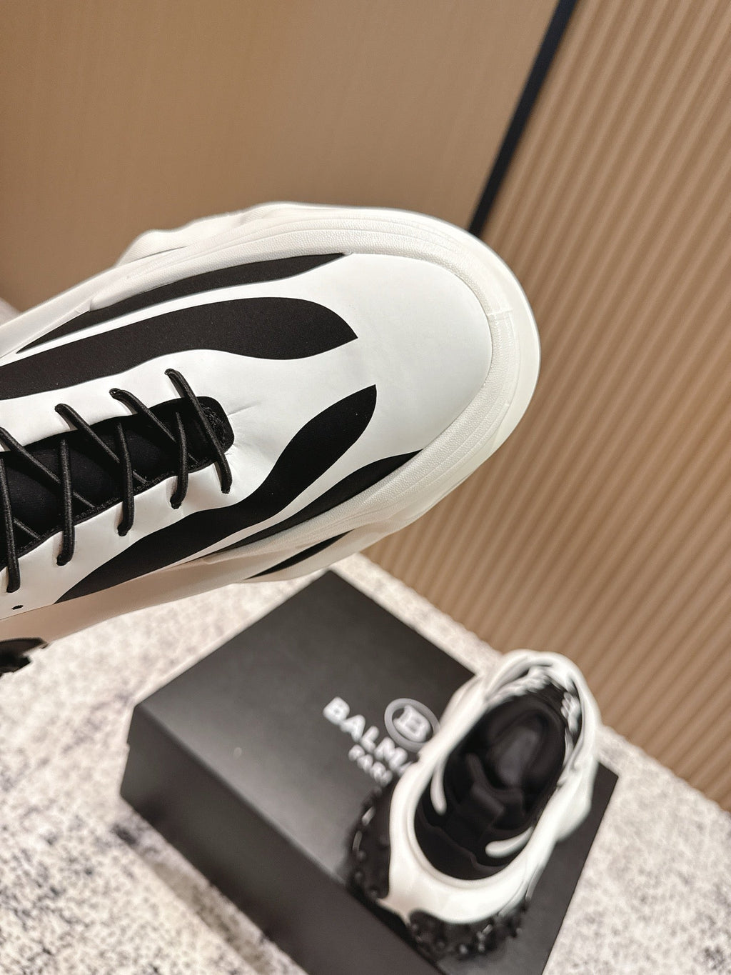 BALMAIN 26S SNEAKERS 60 MM IN WHITE AND BLACK CALFSKIN