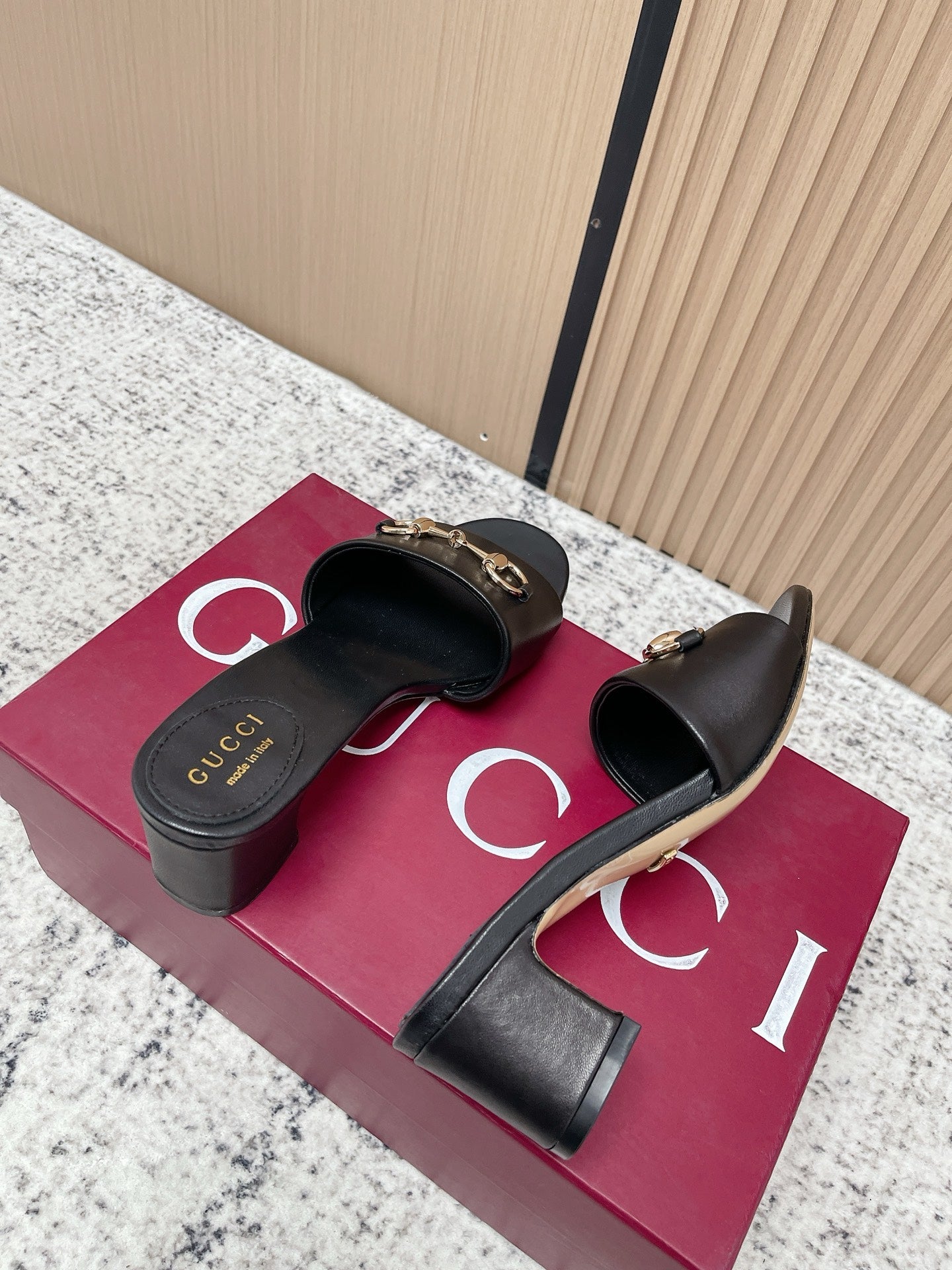 GUCCI 26S HORSEBIT MID-HEEL SANDALS IN BLACK CALFSKIN