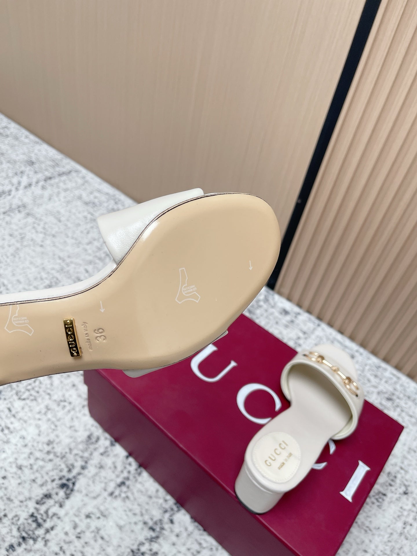 GUCCI 26S HORSEBIT MID-HEEL SANDALS IN CREAM WHITE CALFSKIN