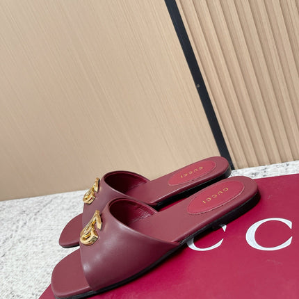GUCCI 26S SLIDE SANDAL IN DARK RED CALFSKIN WITH GOLD HARDWARE