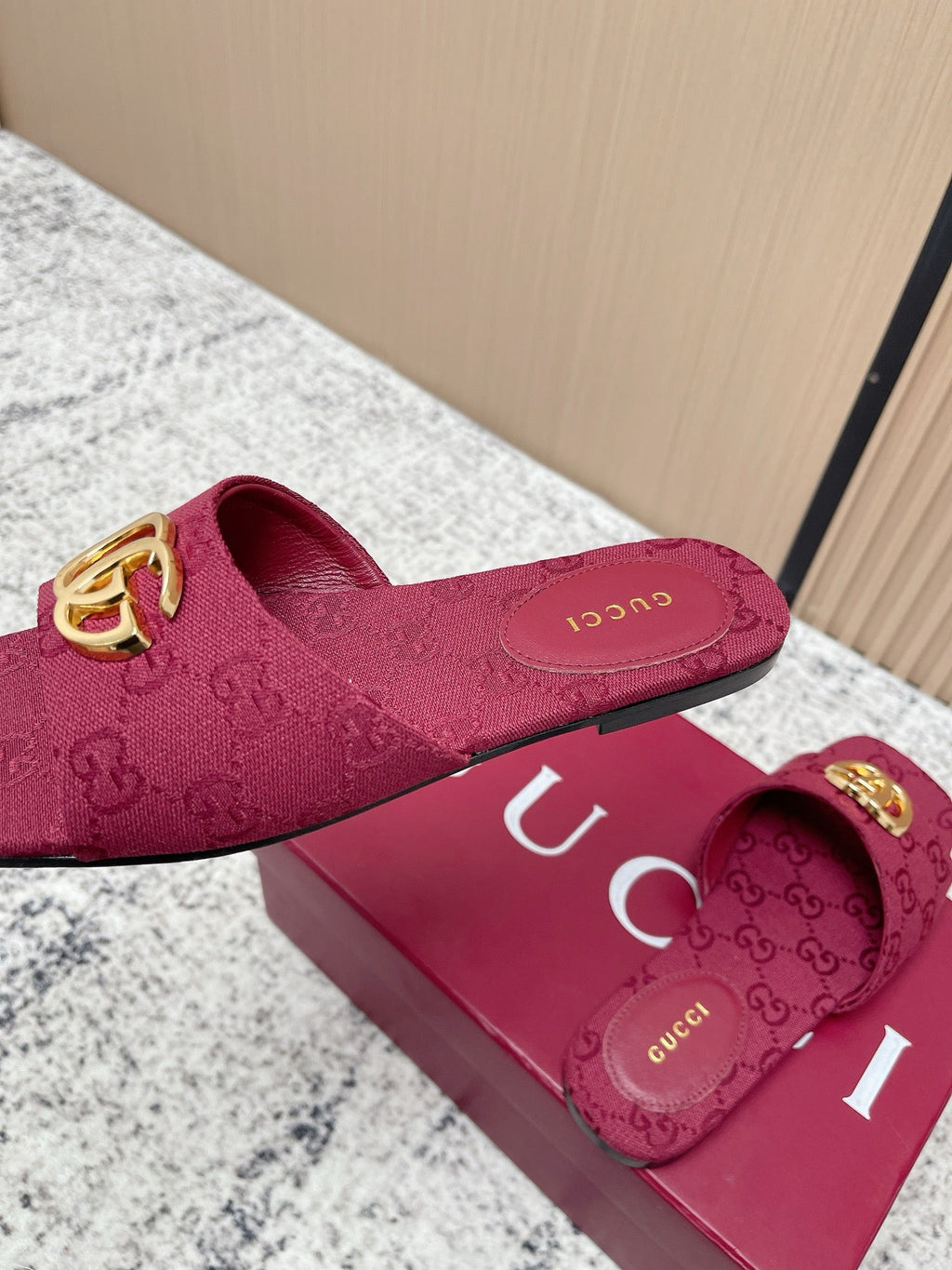 GUCCI 26S SLIDE SANDAL IN DARK RED CANVAS