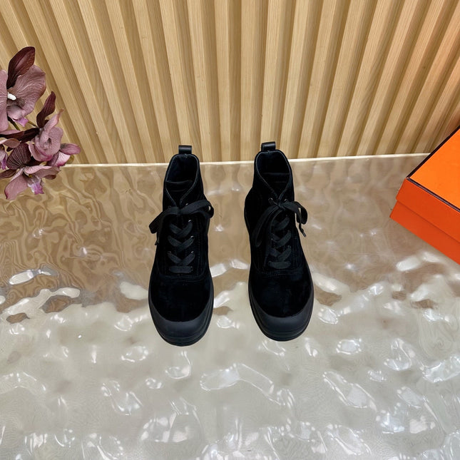 HM 25S KOOLER ANKLE BOOTS IN BLACK SUEDE