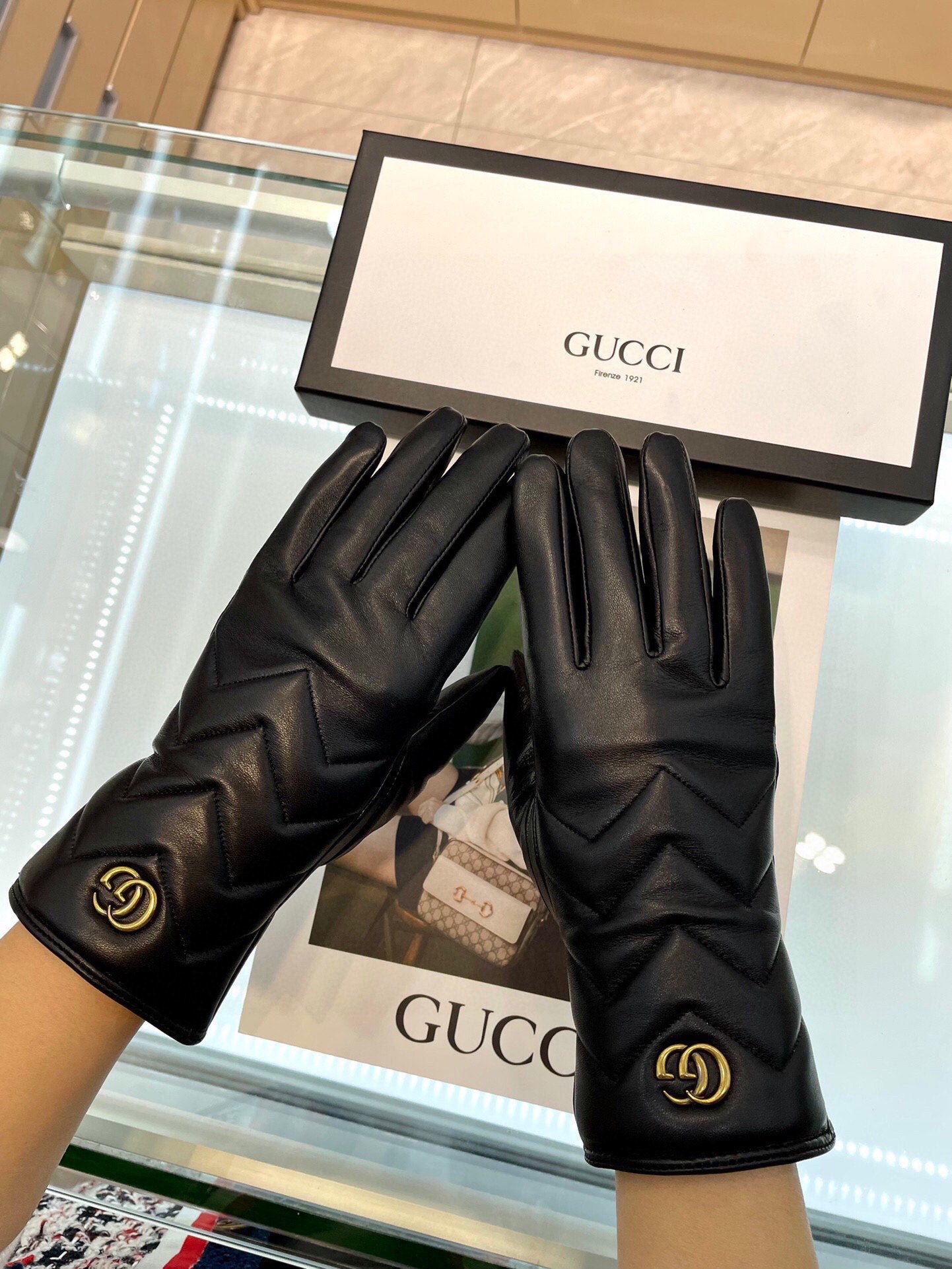 MARMONT GLOVES IN BLACK LAMBSKIN 463844
