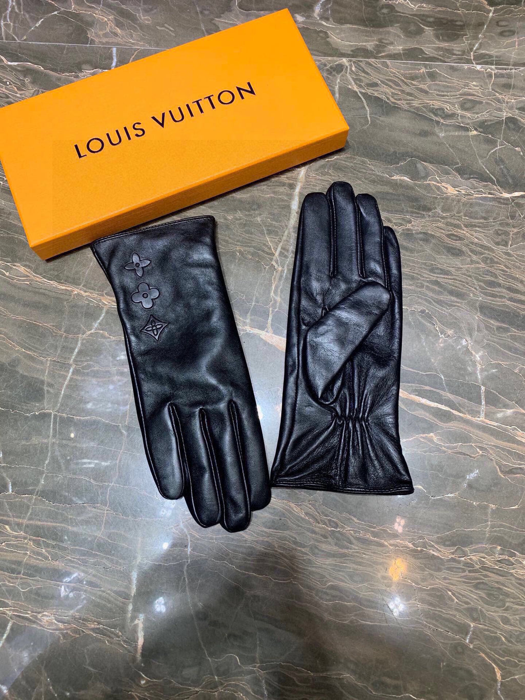 GLOVES IN BLACK EMBOSSED LAMBSKIN 465060