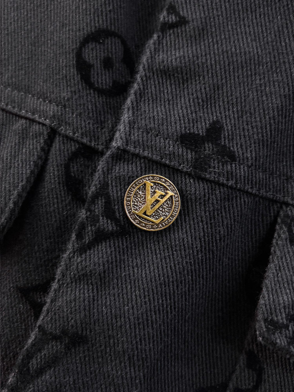 LV BLACK MONOGRAM DENIM JACKET 239525