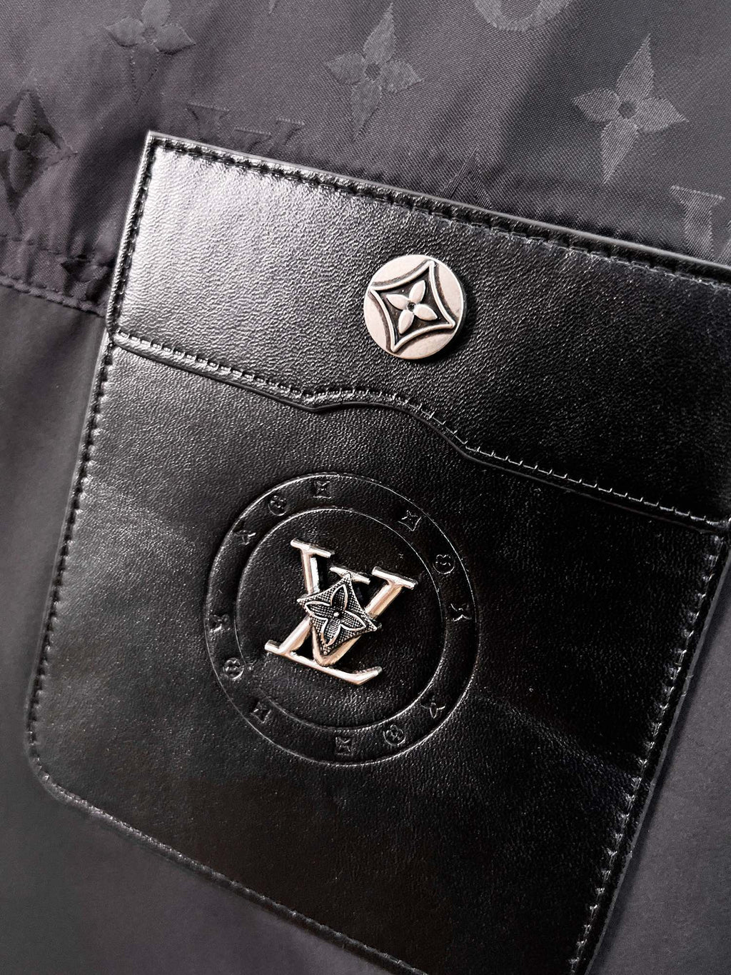 LV BLACK JACKET 239519