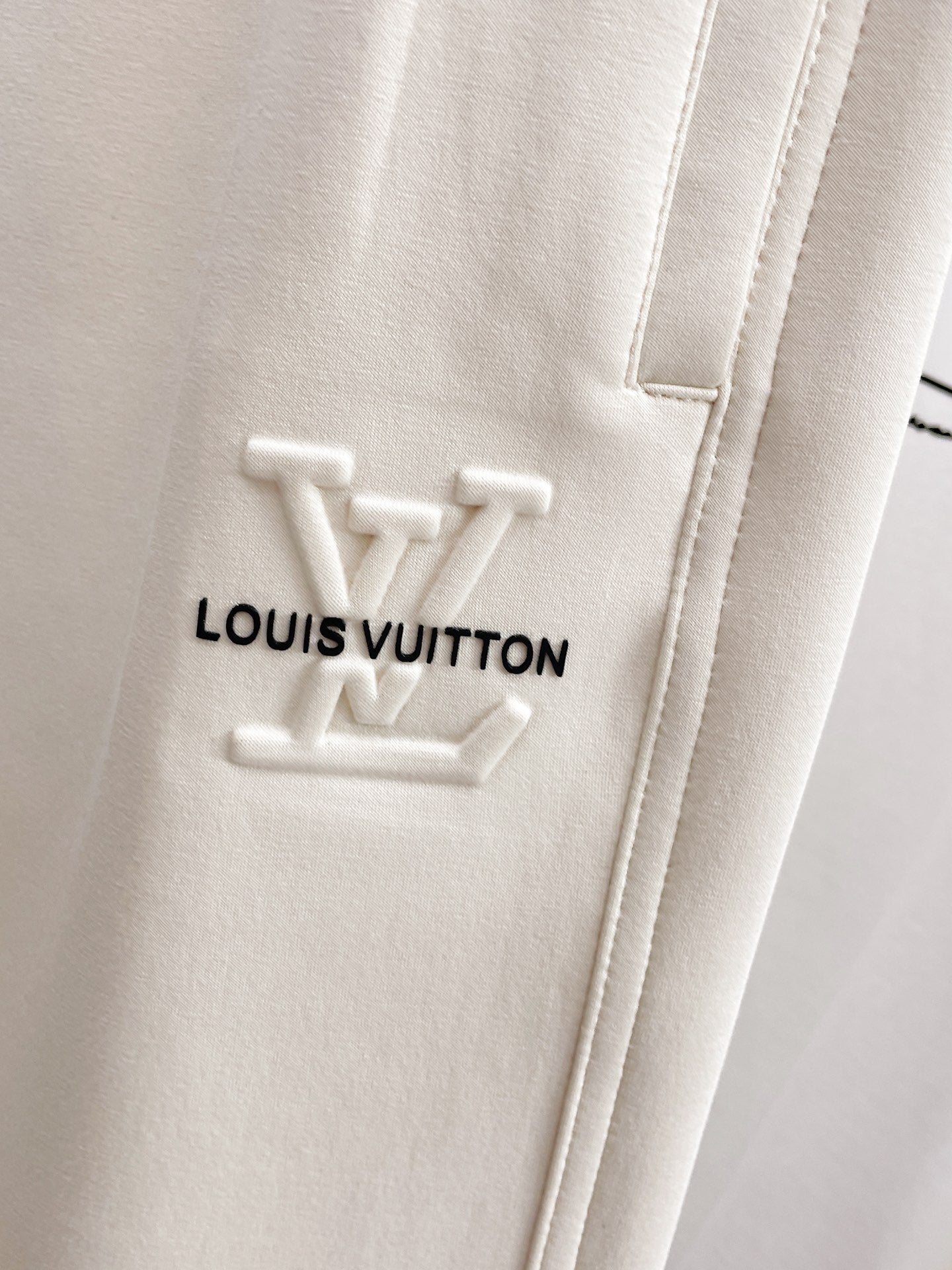 LV WHITE TROUSERS 239506