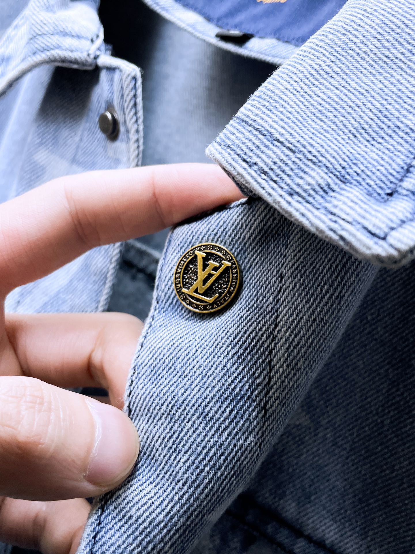 LV BASIC SHIRT JACKET IN LIGHT BLUE MONOGRAM DENIM 239129