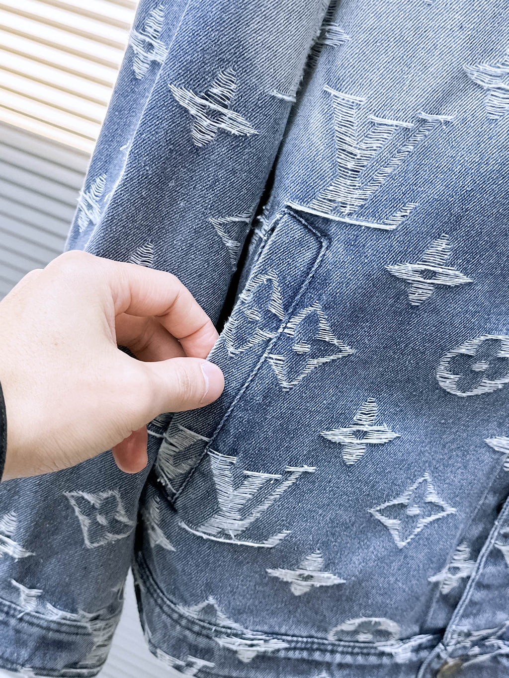 LV SHIRT JACKET IN LIGHT BLUE RIPPED MONOGRAM DENIM 239123