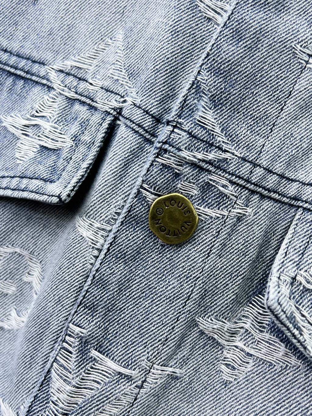 LV LIGHT BLUE MONOGRAM DENIM JACKET 239529