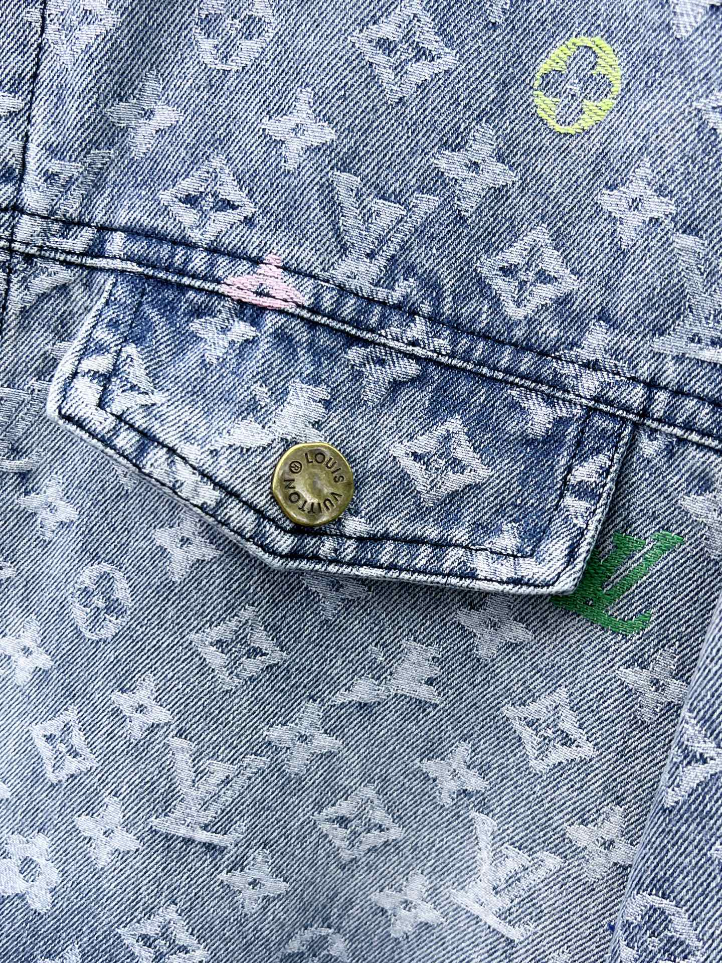 LV LIGHT BLUE DENIM JACKET 239530