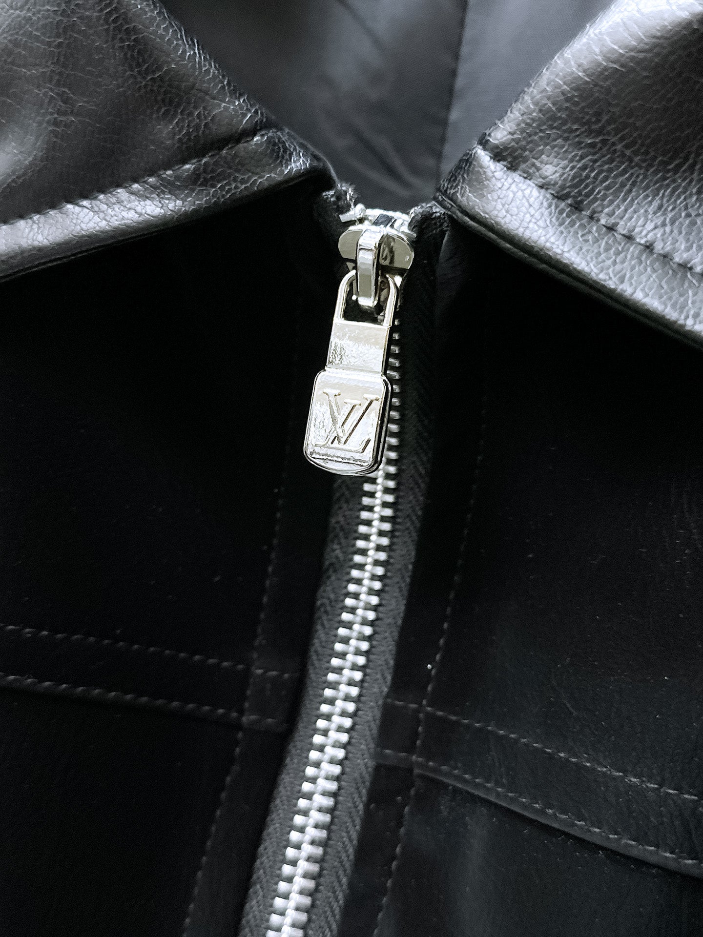 LV SHIRT JACKET IN BLACK SOFT CALFSKIN 239124