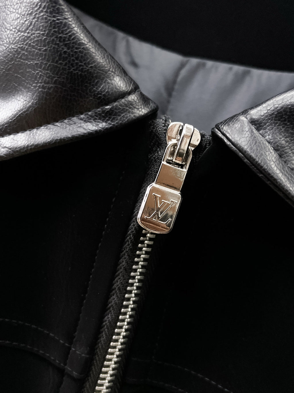 LV BLACK CALFSKIN JACKET 239522