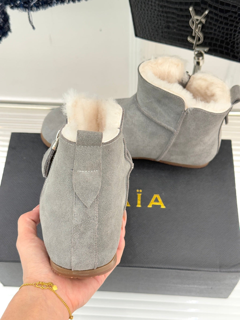 ALAIA 26S SNOW BOOTS IN GREY SUEDE AND WOOL