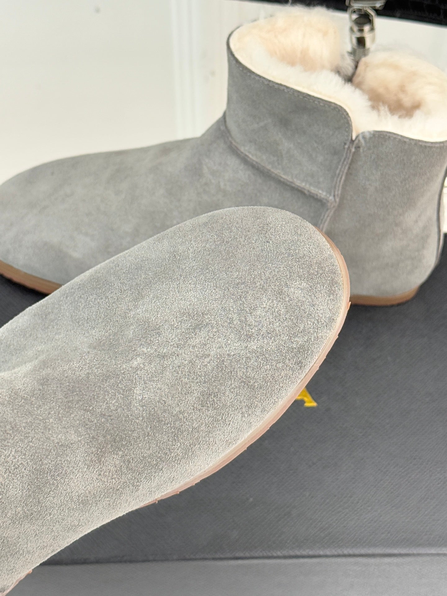 ALAIA 26S SNOW BOOTS IN GREY SUEDE AND WOOL