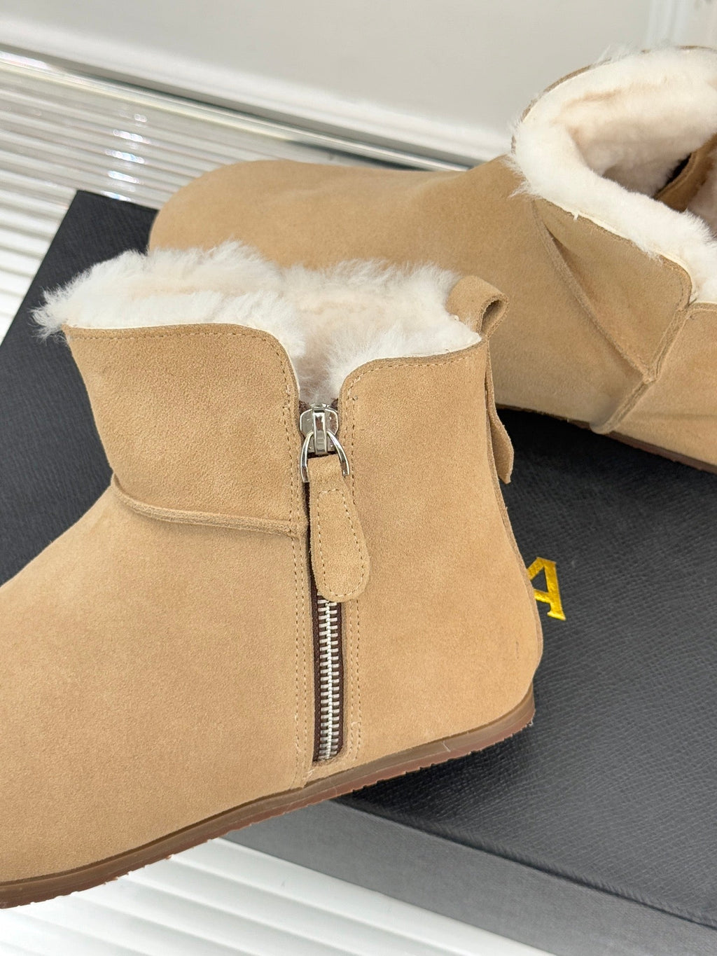 ALAIA 26S SNOW BOOTS IN DARK BEIGE SUEDE AND WOOL