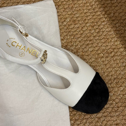 CHANEL 26S SLINGBACK SHOES IN WHITE CALFSKIN AND SUEDE GOLD HARDWARE