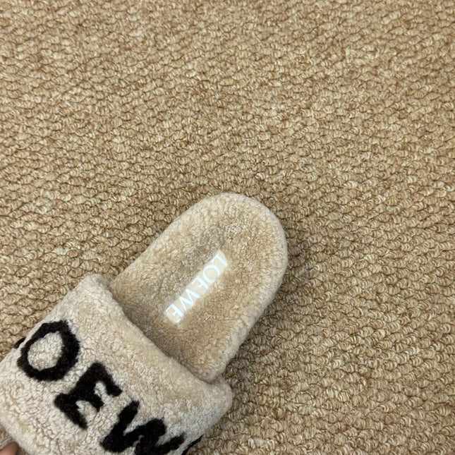 LOEWE 26S FLUFFY SLIDE SANDALS IN LIGHT BROWN SHEARLING LOGO