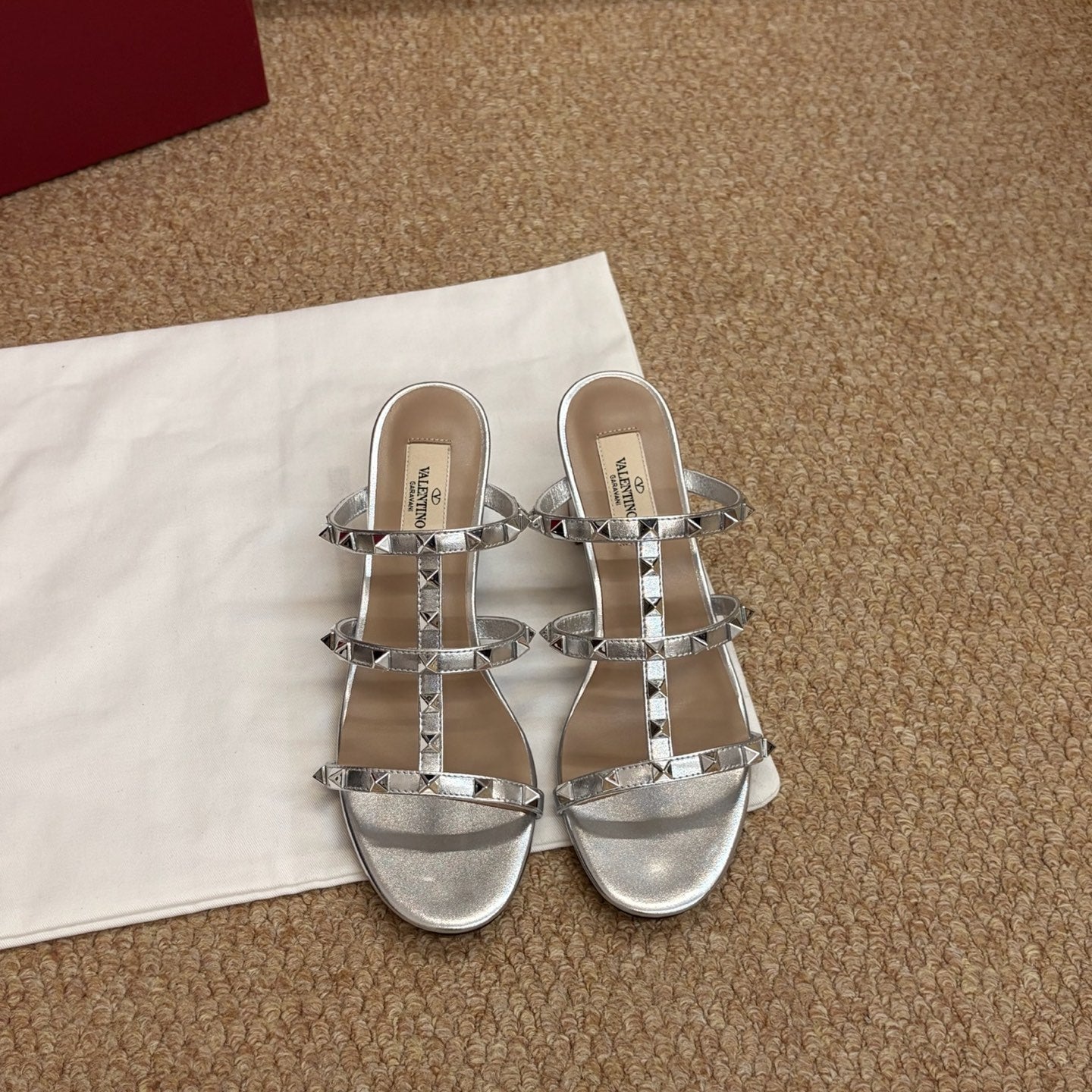 VALENTINO 26S ROCKSTUD HIGH HEEL SANDALS IN SILVER CALFSKIN