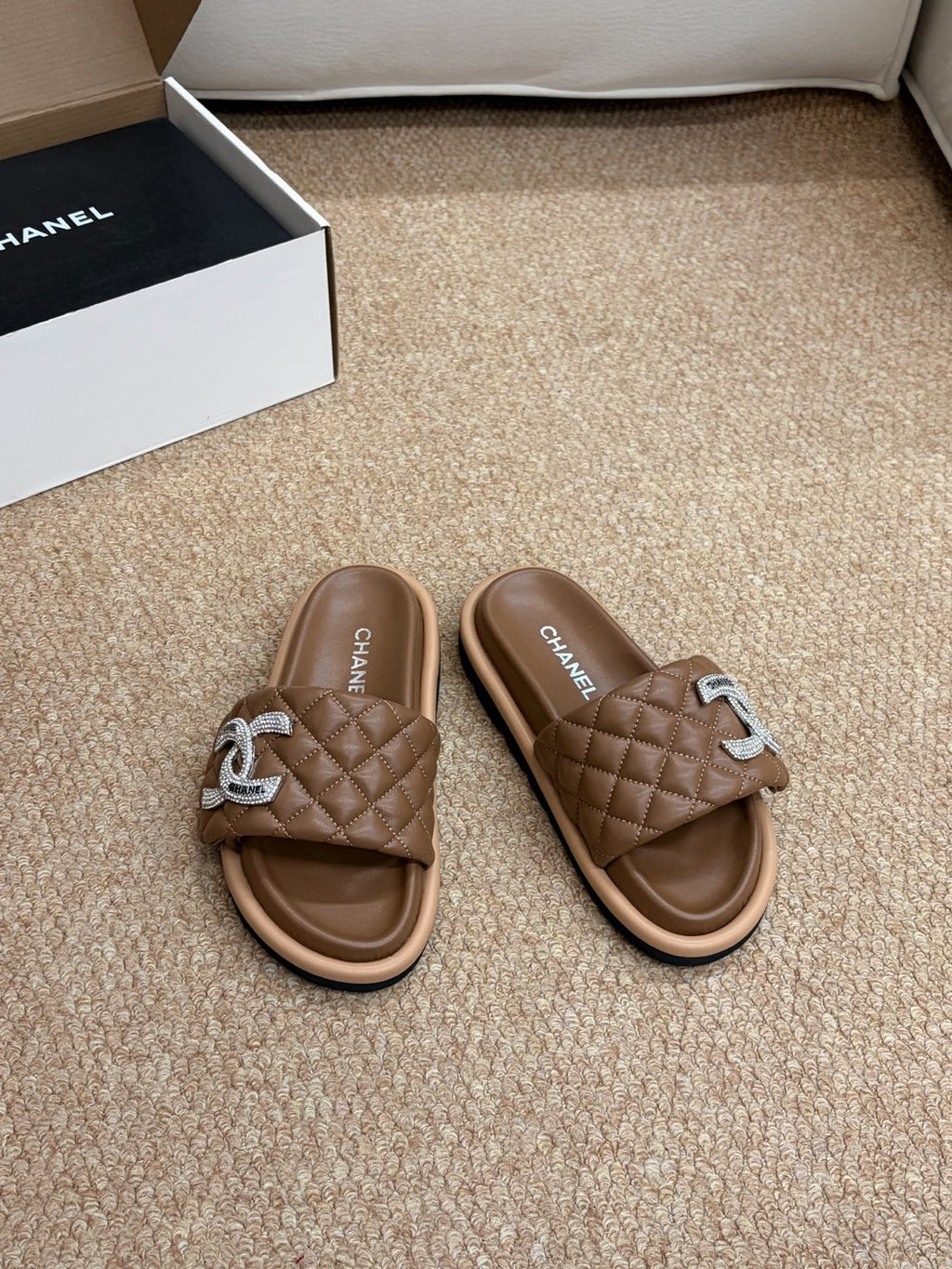CHANEL 26S SLIDE SANDALS IN BROWN QUILTED CALFSKIN SILVER HARDWARE
