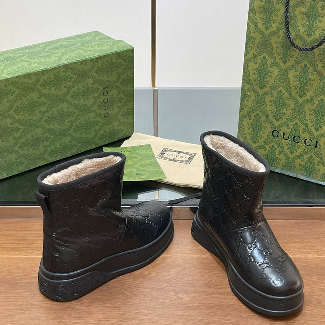 GG UGG BOOTS IN BLACK EMBOSSED DEERSKIN AND BEIGE WOOL LINING