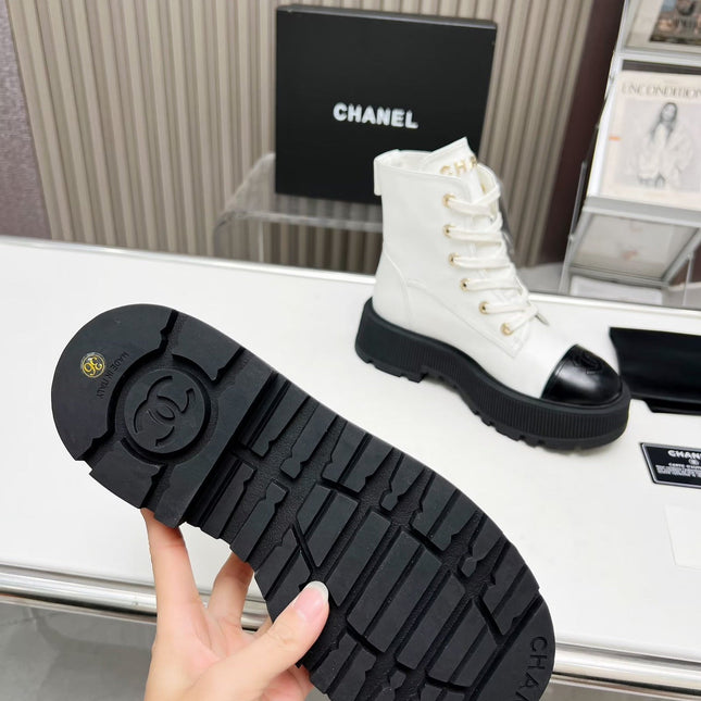 SHORT BOOTS IN WHITE MIX BLACK COWHIDE