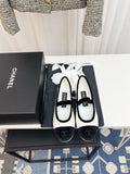 CC MARY JANE FLAT IN WHITE AND BLACK VELVET