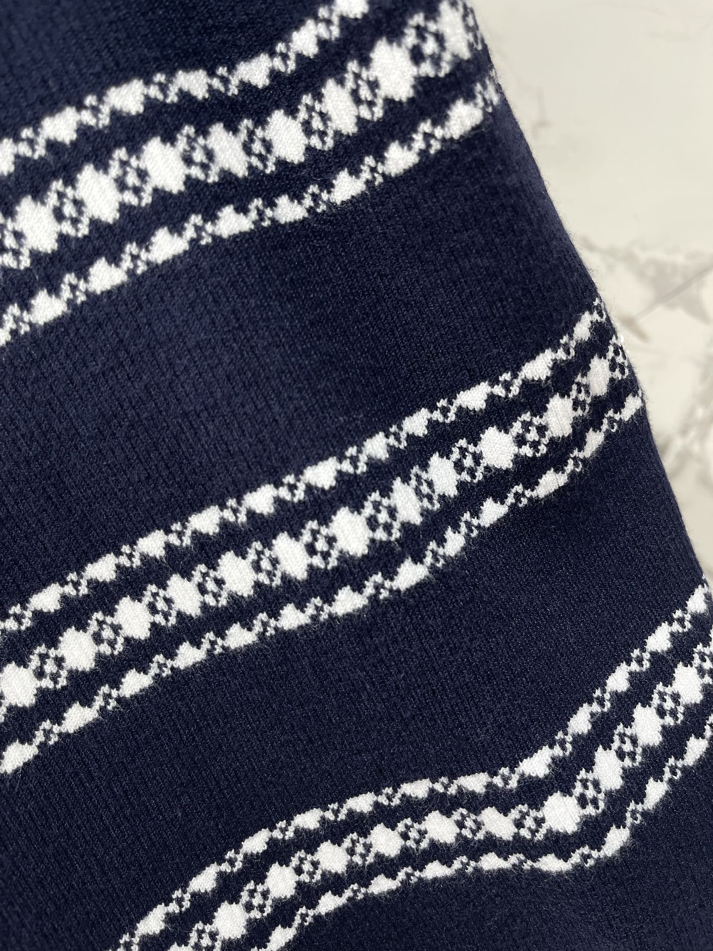 LV 26S SHORT-SLEEVED SWEATER STYLE 257