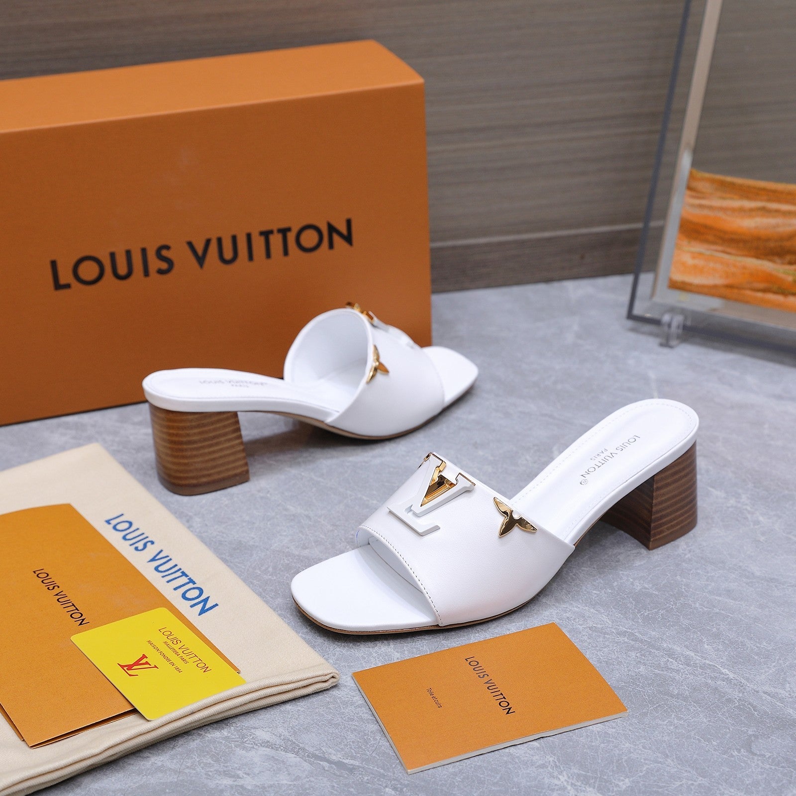LV 26S BLOCK HEEL MULE SANDALS 55MM IN WHITE CALFSKIN GOLD HARDWARE