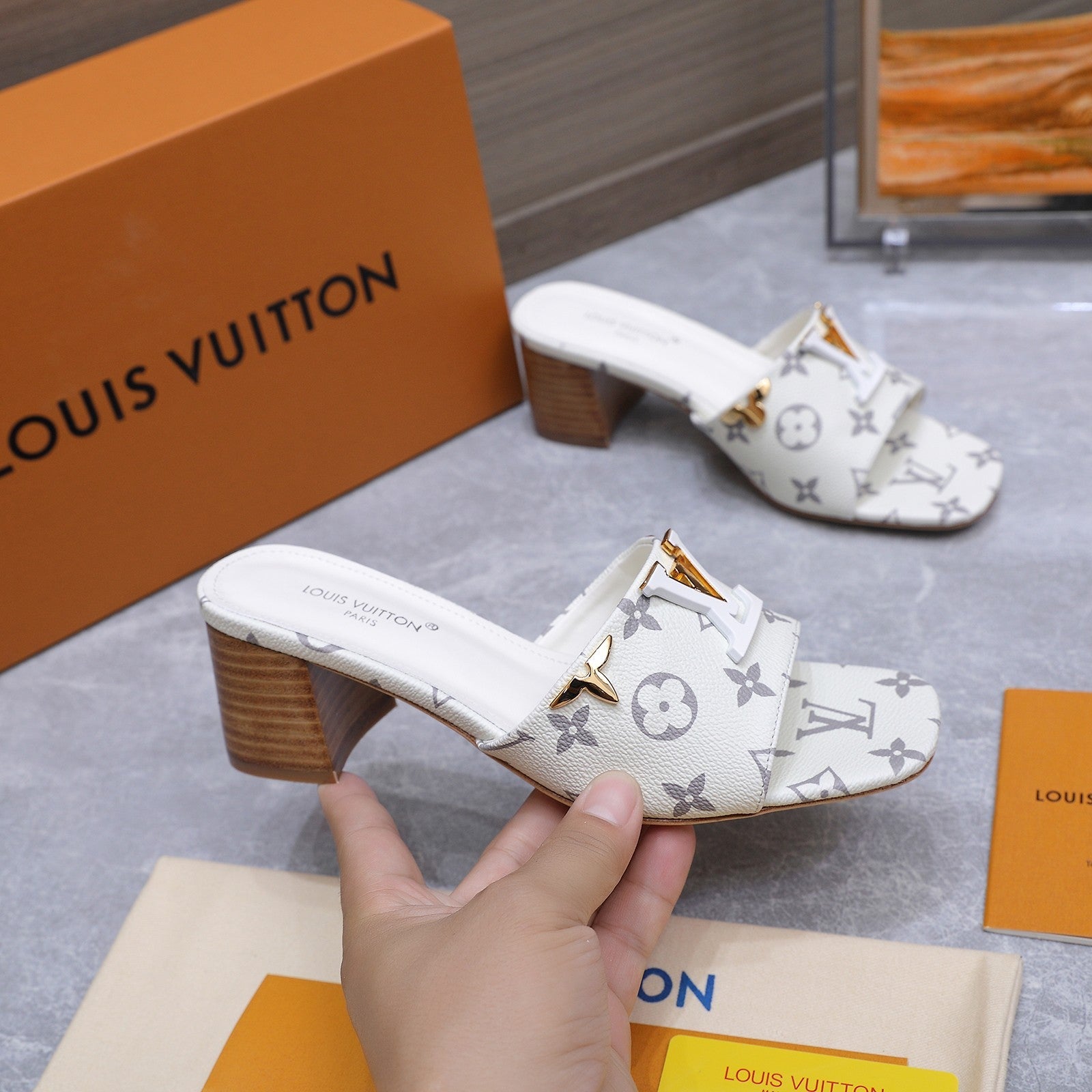 LV 26S BLOCK HEEL MULE SANDALS 55MM IN WHITE MONOGRAM CALFSKIN GOLD HARDWARE
