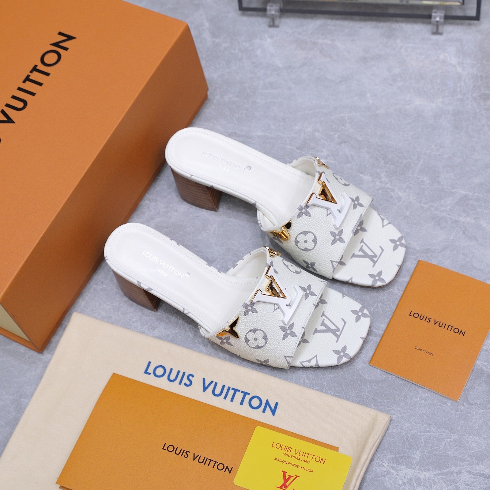 LV 26S BLOCK HEEL MULE SANDALS 55MM IN WHITE MONOGRAM CALFSKIN GOLD HARDWARE