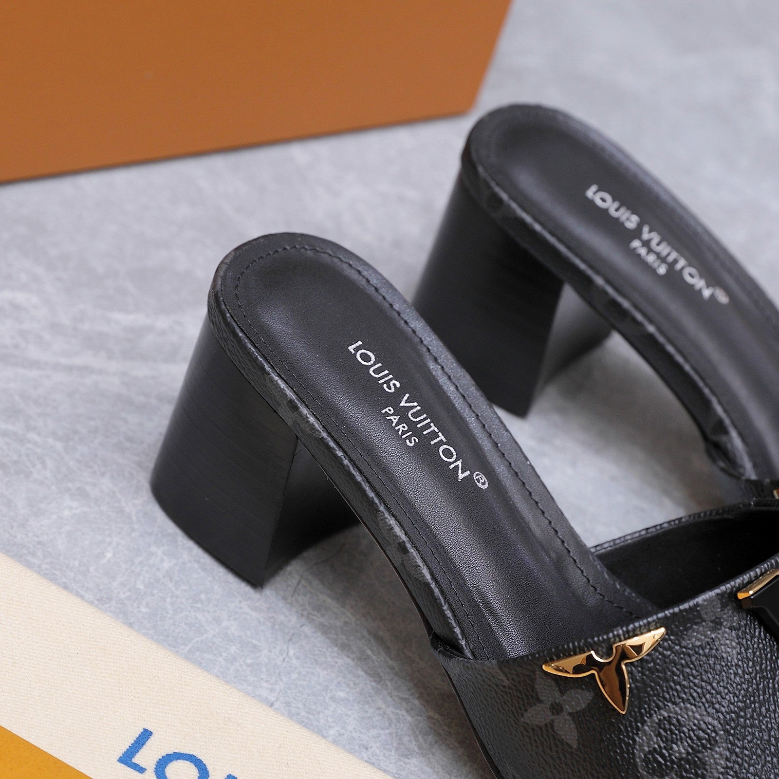 LV 26S BLOCK HEEL MULE SANDALS 55MM IN BLACK MONOGRAM CALFSKIN GOLD HARDWARE