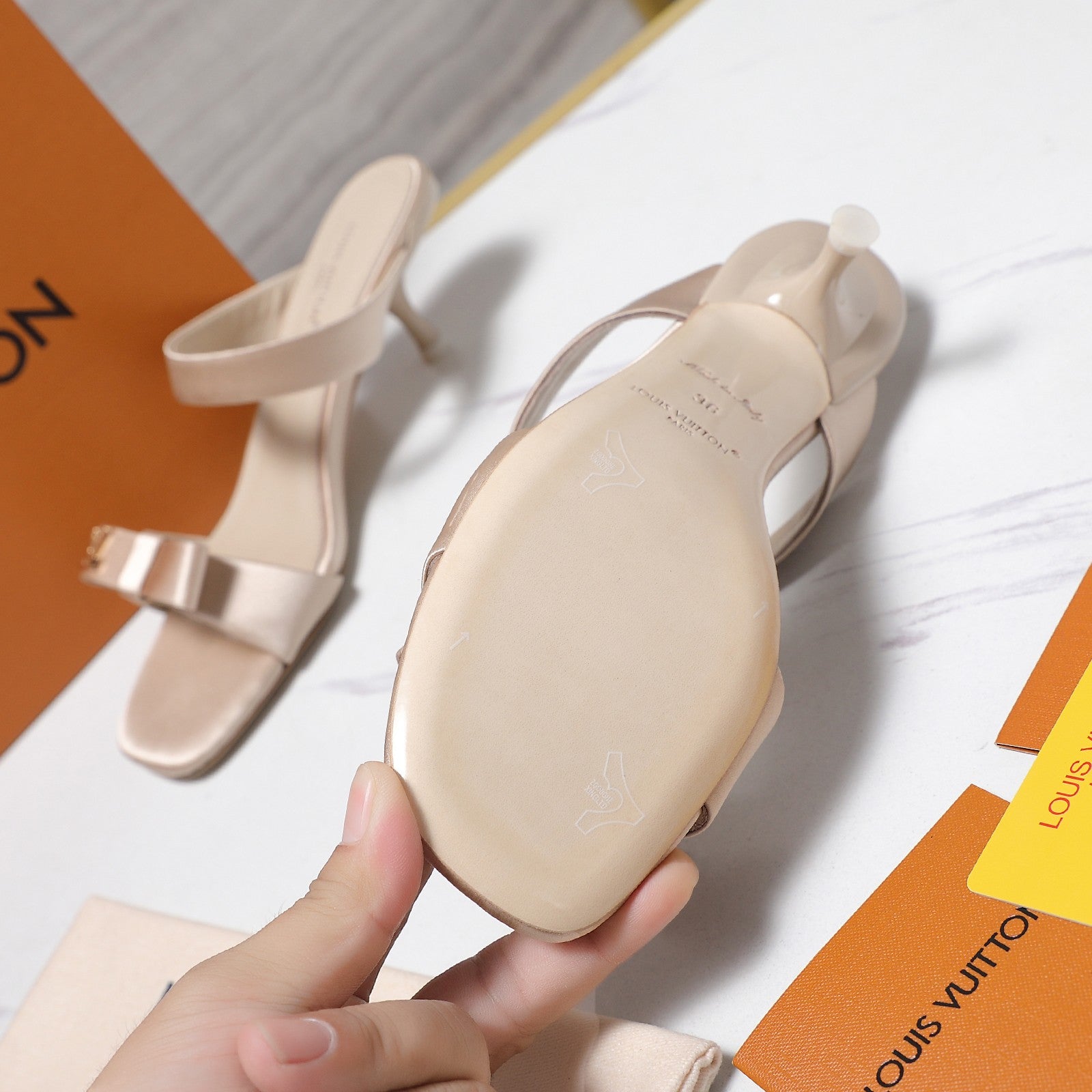 LV 26S SLIDE HEELS 40MM IN NUDE PINK SATIN WITH BOW