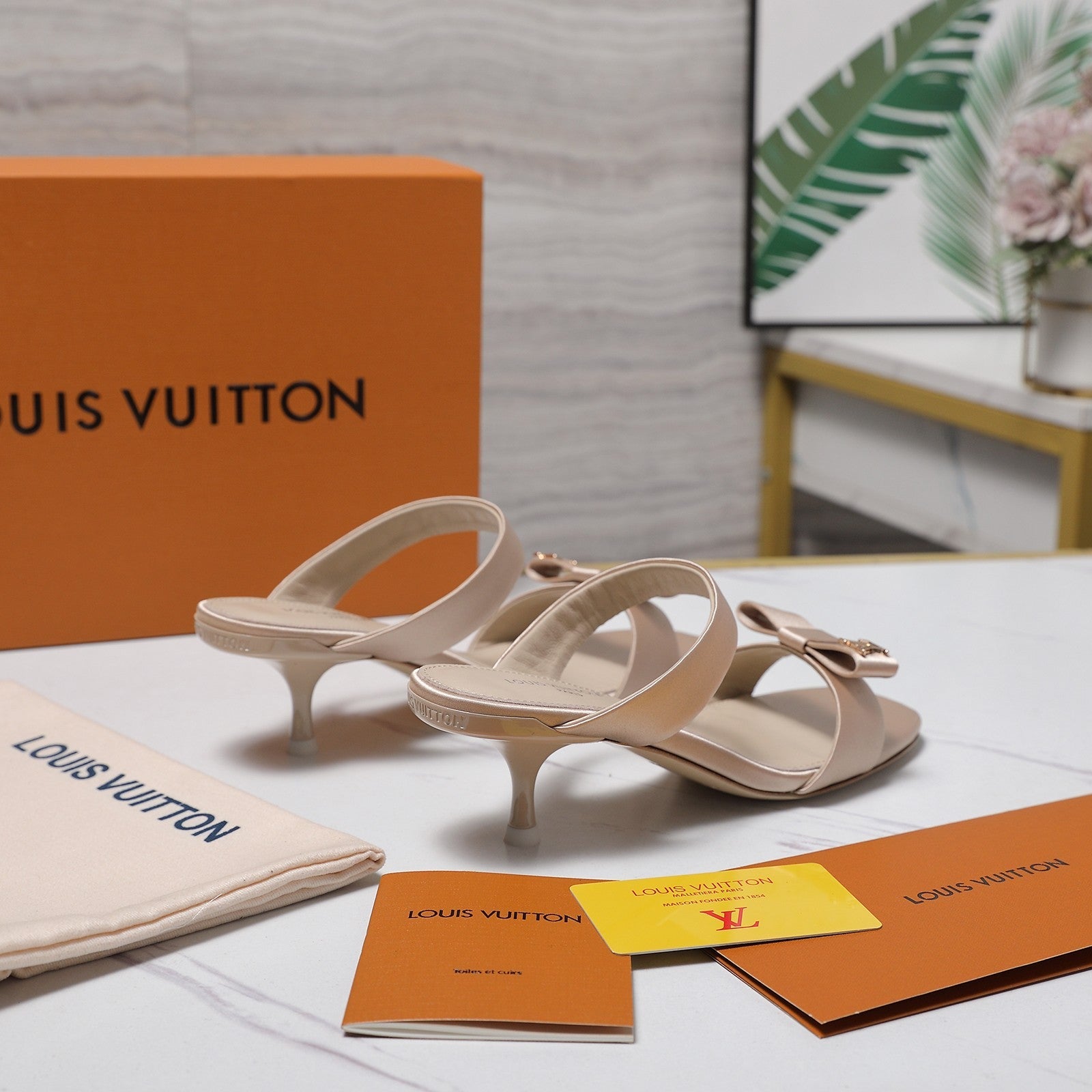LV 26S SLIDE HEELS 40MM IN NUDE PINK SATIN WITH BOW