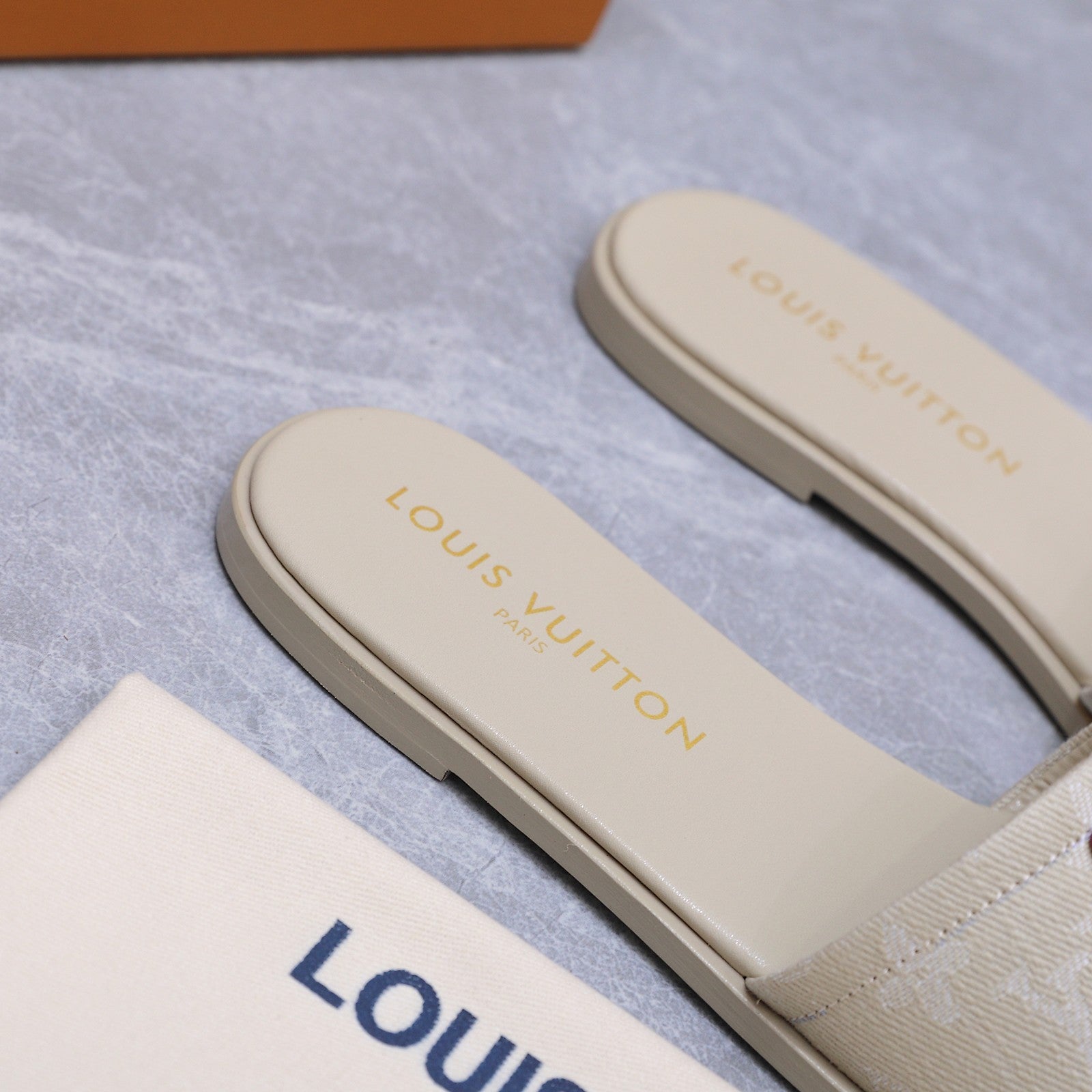 LV 26S FLAT SLIDE SANDALS IN NUDE BEIGE MONOGRAM CANVAS AND CALFSKIN