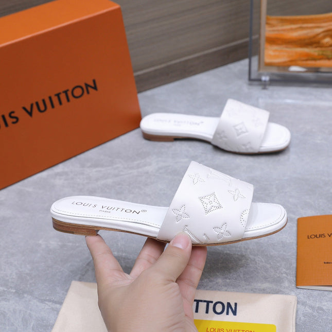 LV 26S FLAT SLIDE SANDALS IN WHITE CALFSKIN EMBOSSED MONOGRAM LOGO