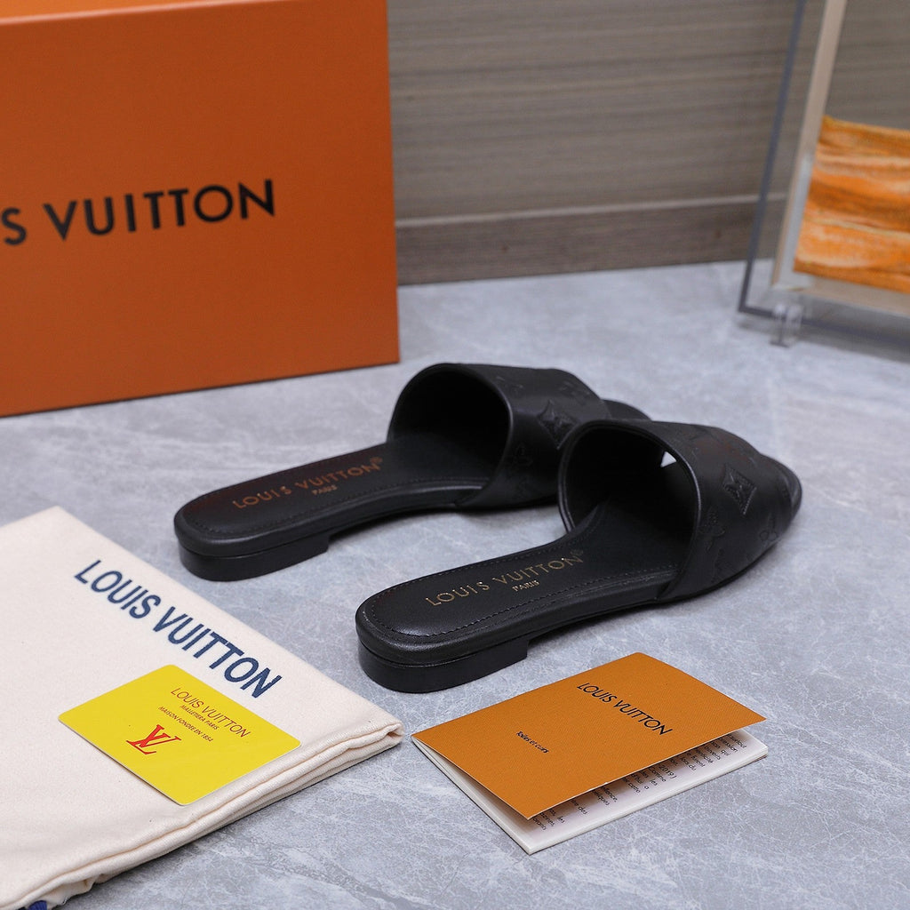 LV 26S FLAT SLIDE SANDALS IN BLACK CALFSKIN EMBOSSED MONOGRAM LOGO