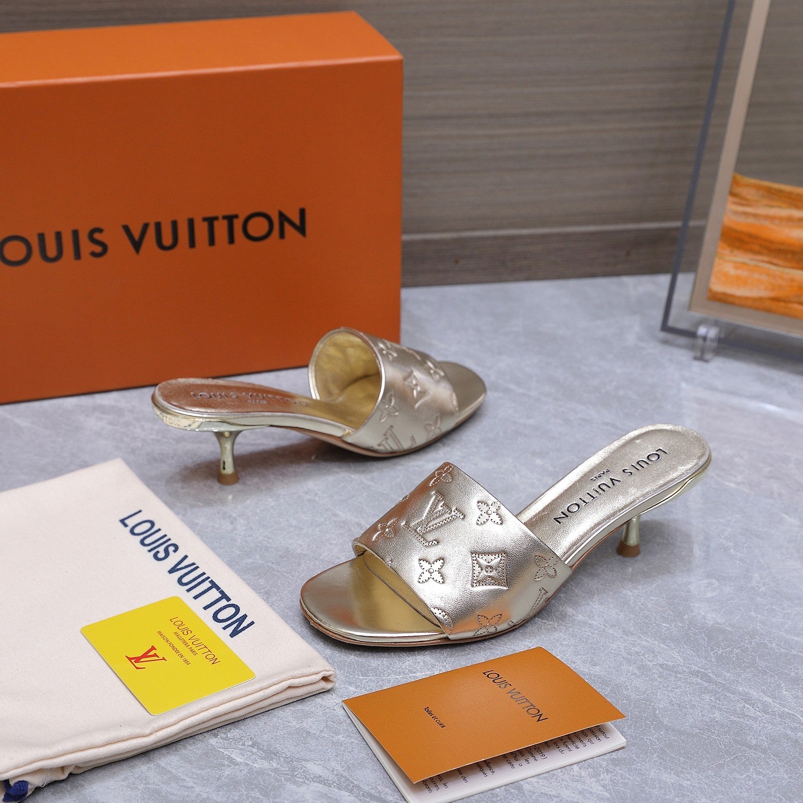 LV 26S 6AM MULE 55MM IN GOLD CALFSKIN EMBOSSED MONOGRAM LOGO