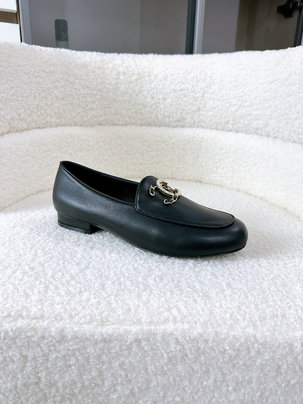 LOAFERS IN BLACK CALFSKIN HARDWARE WITH ROCK MIX CHAIN