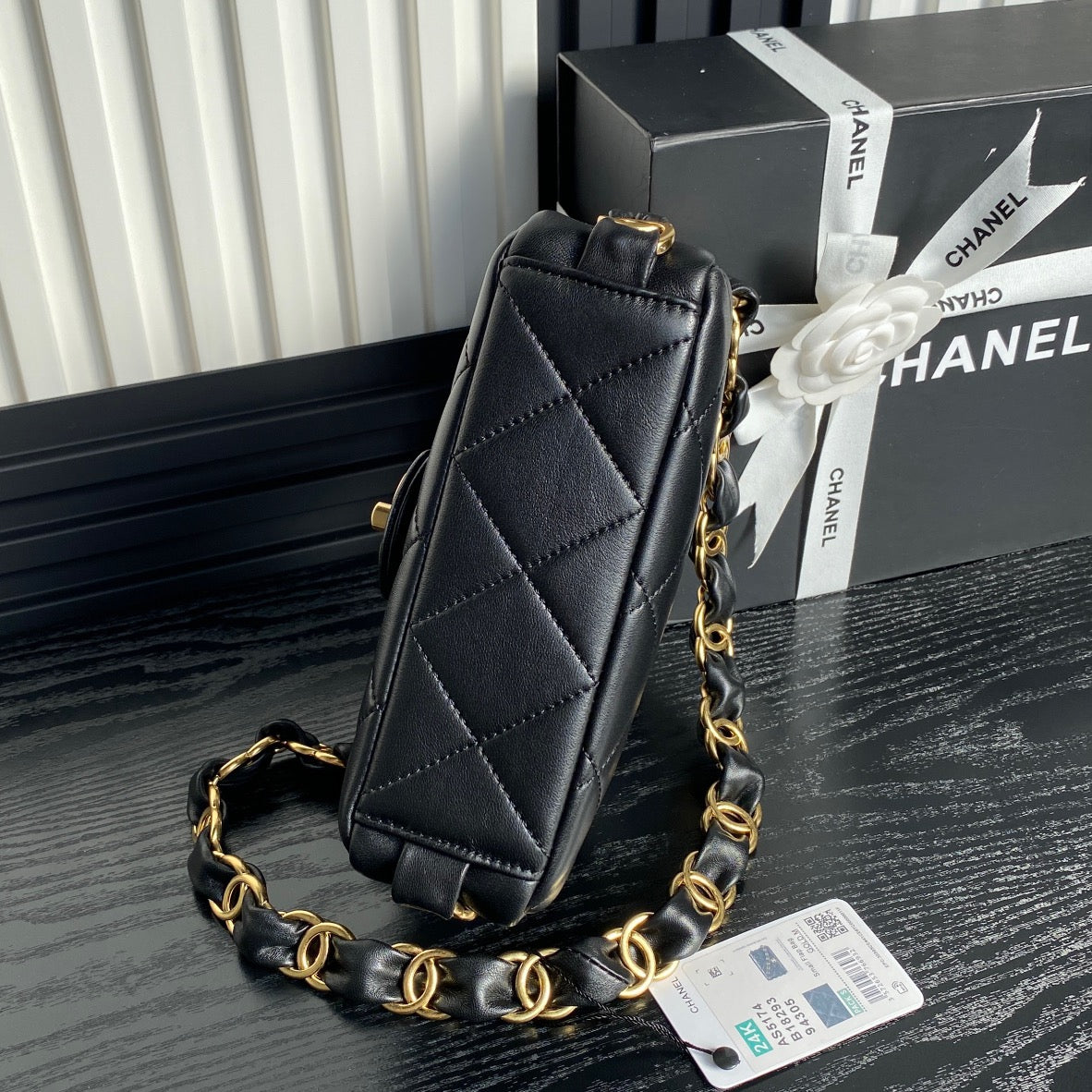 SMALL FLAP BAG 21 IN BLACK CALFSKIN GOLD DOUBLE C THICK CHAIN