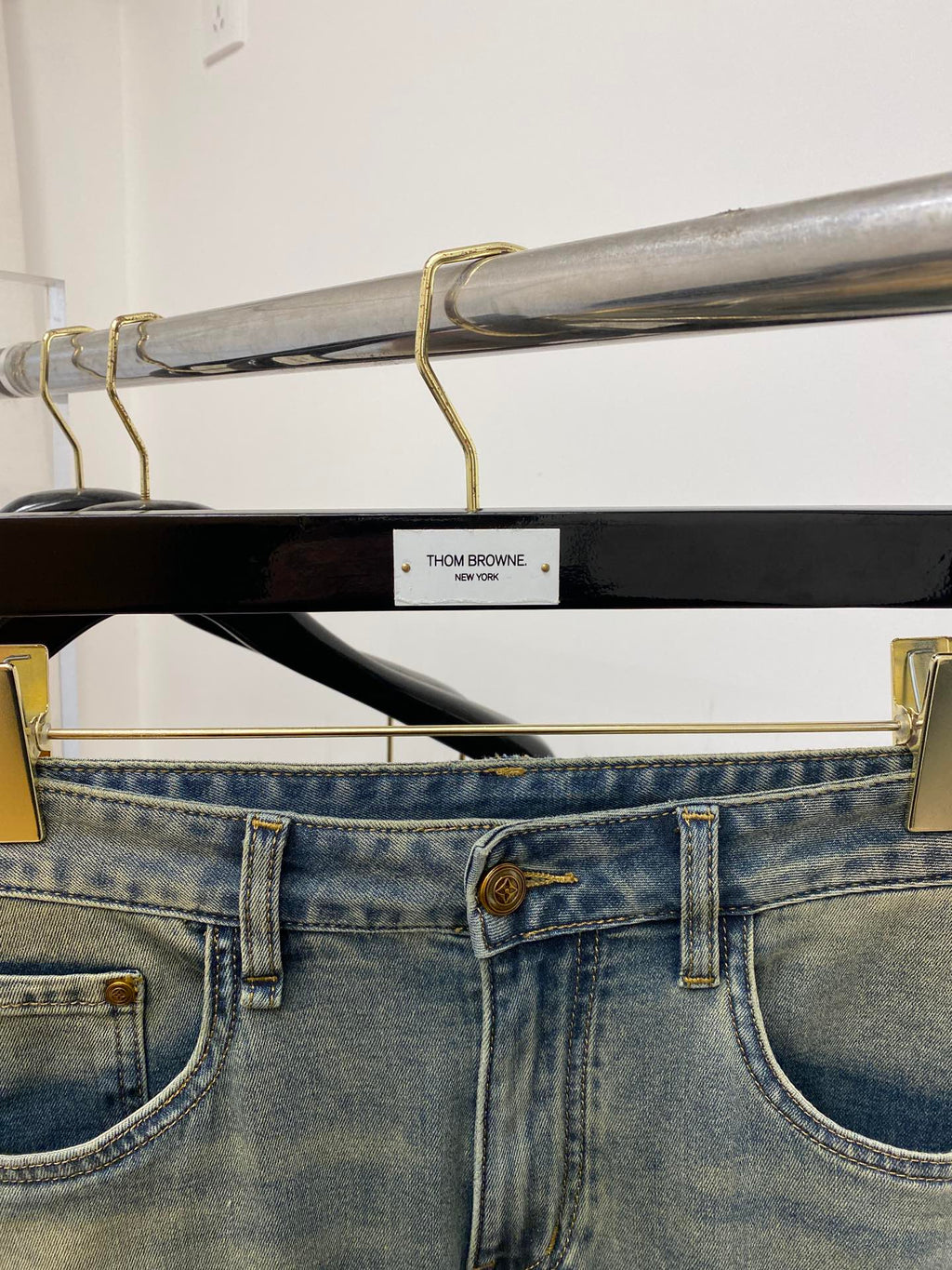 LV STRAIGHT LEG JEANS 239597