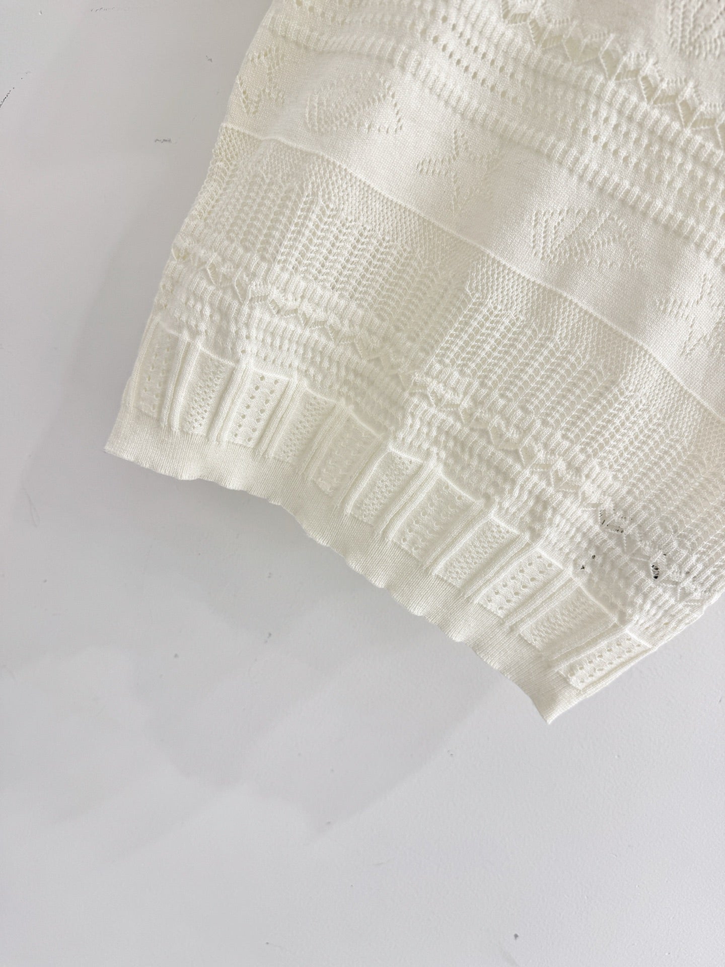 MIUMIU 26S SHORT-SLEEVED SWEATER STYLE 1074