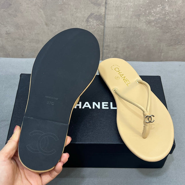 CHANEL 26S FLIP FLOPS IN BEIGE CALFSKIN CC LOGO