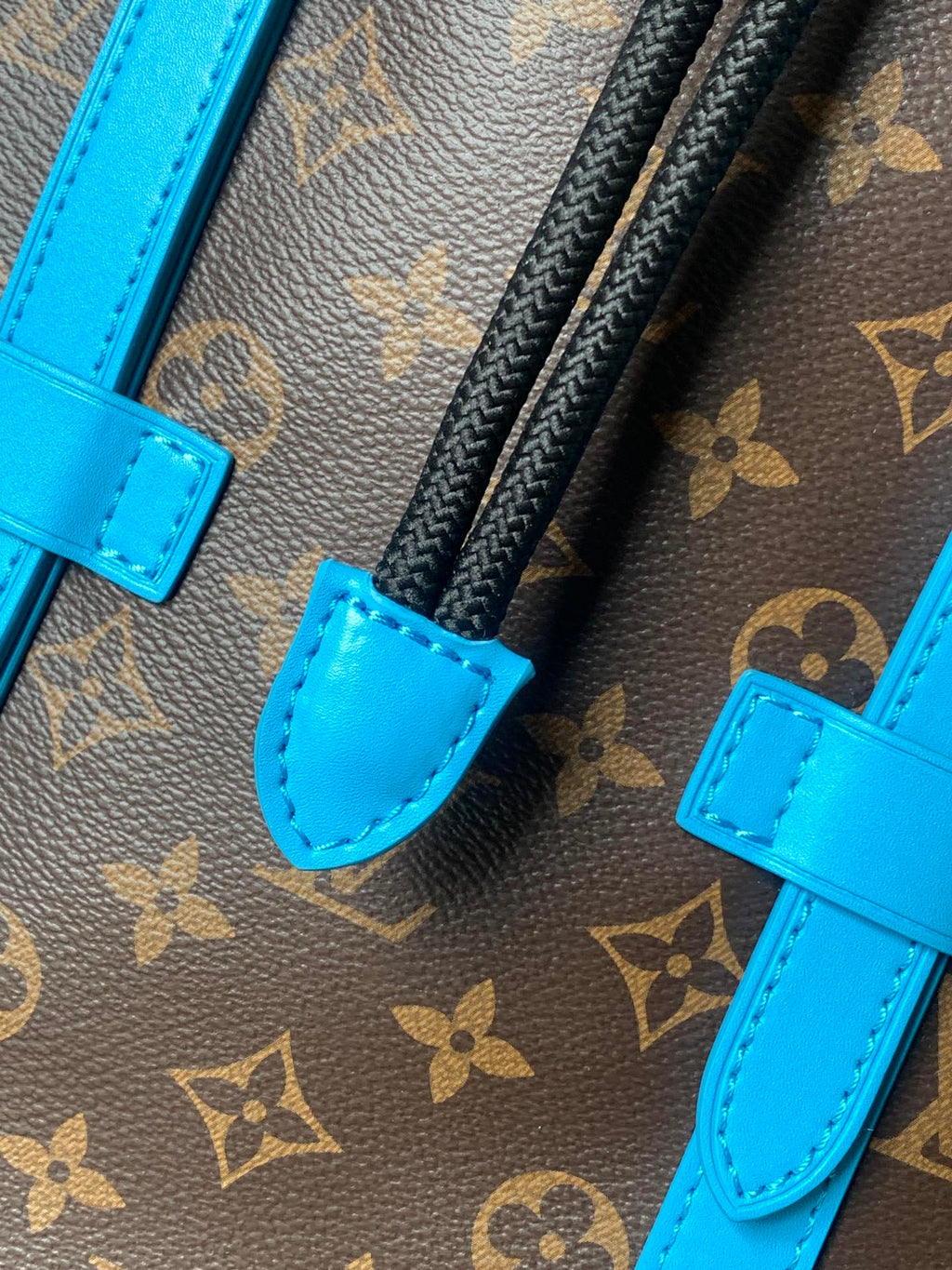 LV 25S CHRISTOPHER BACKPACK 48 IN BROWN AND CAPRI BLUE CANVAS MONOGRAM