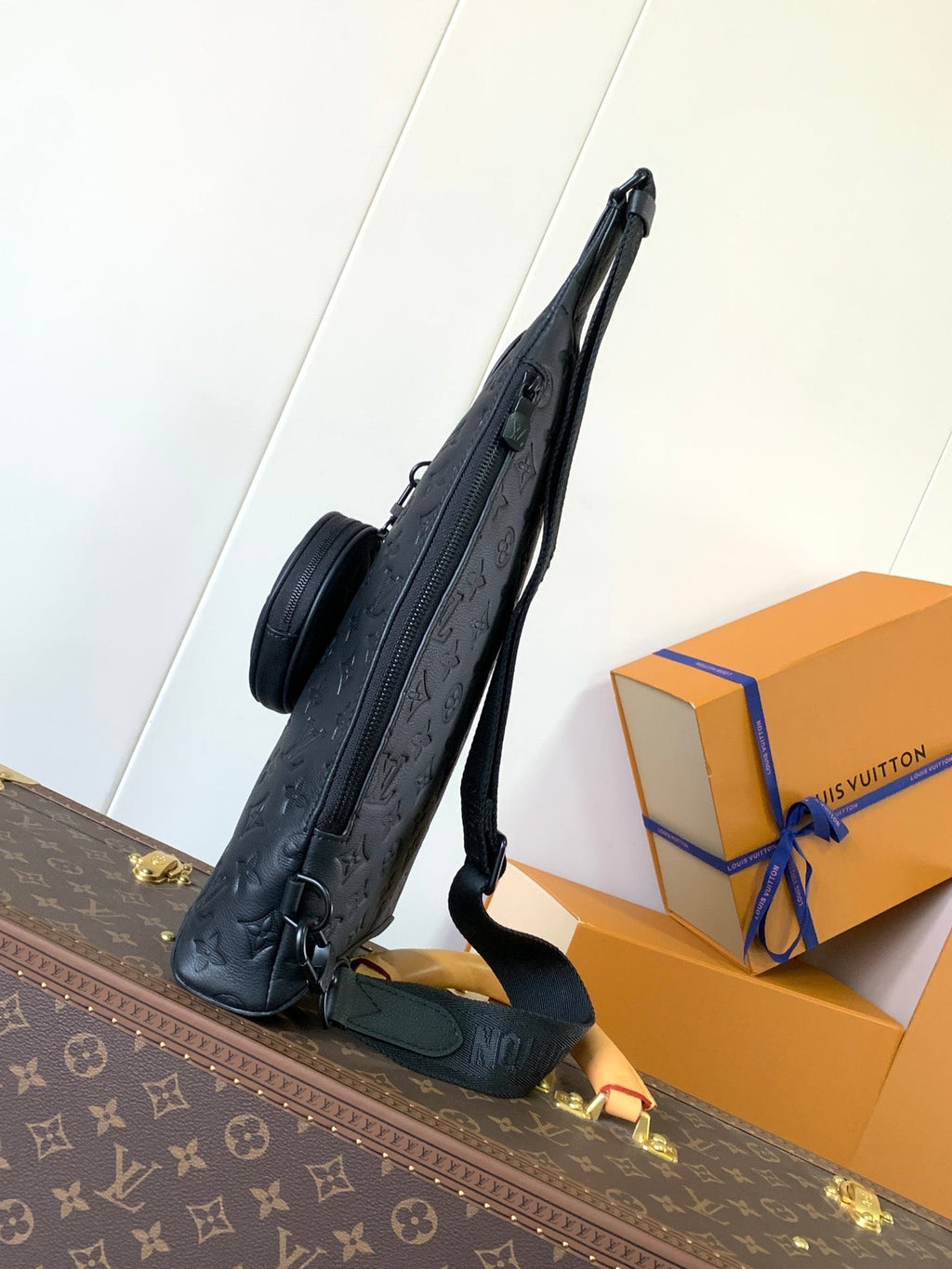 DUO CROSSBAG BAG 42 IN BLACK EMBOSSED CALFSKIN