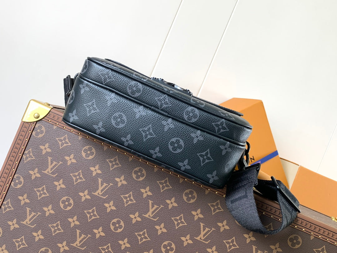 LV 26S S LOCK CROSSBODY BAG 22 IN CHARCOAL GRAY EMBOSSED TAURILLON LEATHER