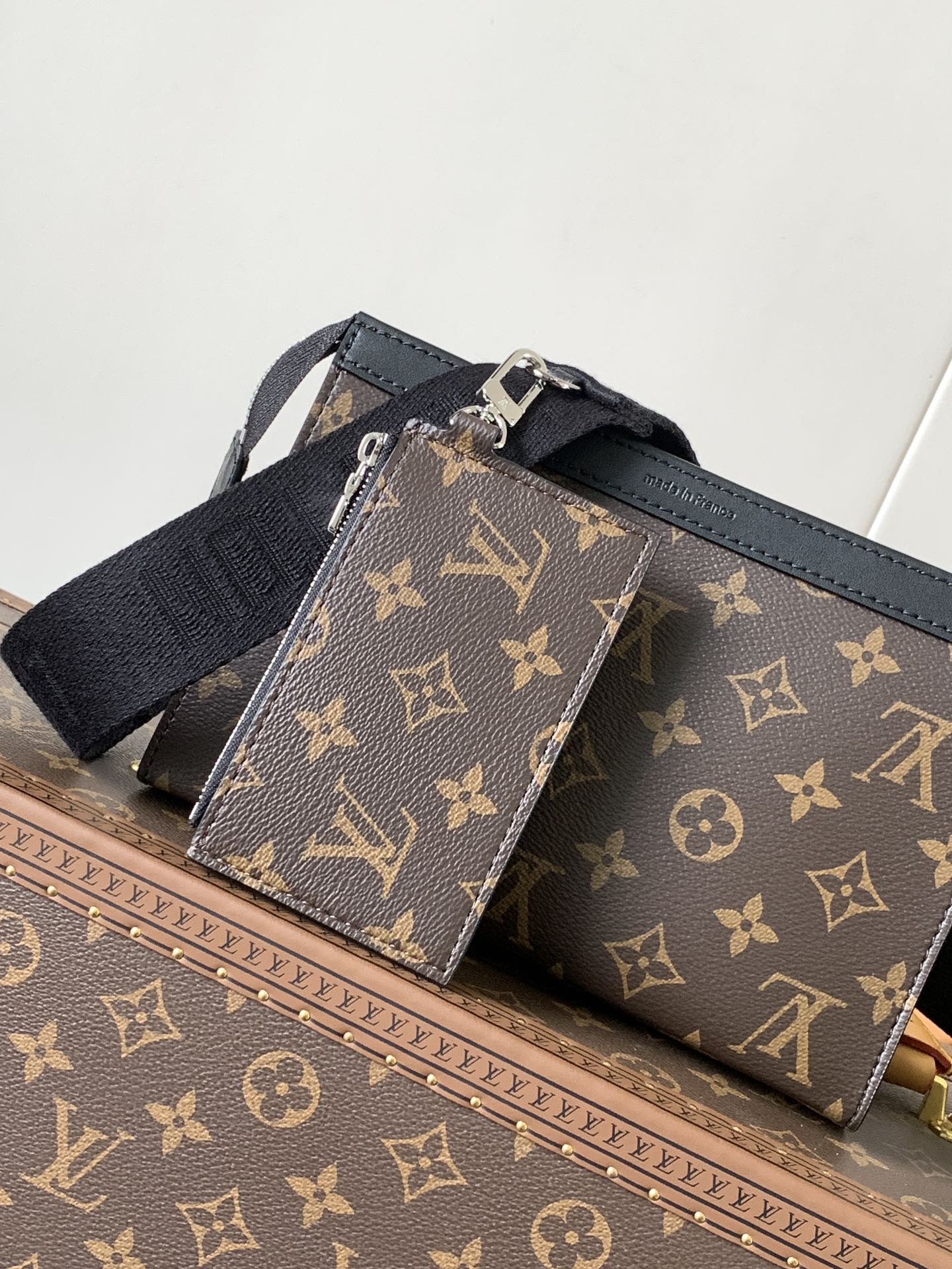 LV 25S GASTON WEARABLE WALLET 22 IN MONOGRAM MACASSAR CANVAS