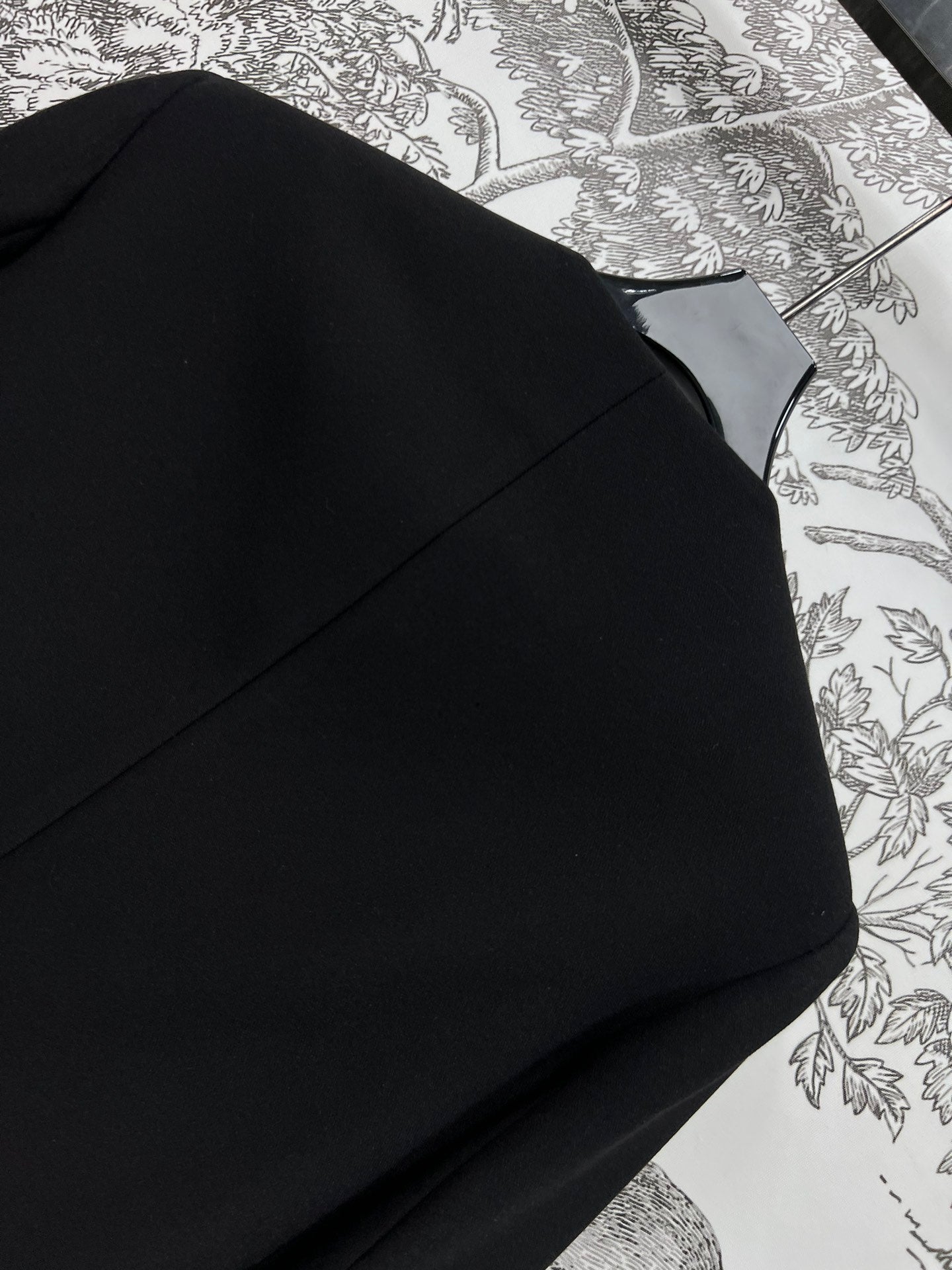 LV 25S ROUND NECK JACKET 263095