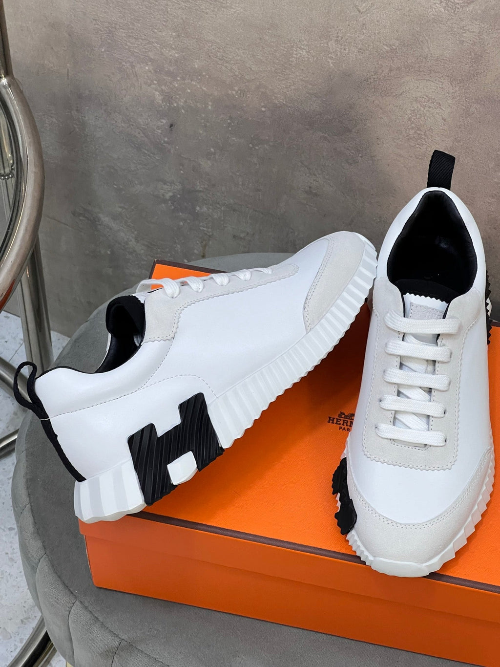 HM SNEAKERS WHITE AND GREY MESH AND H DETAIL SOLE
